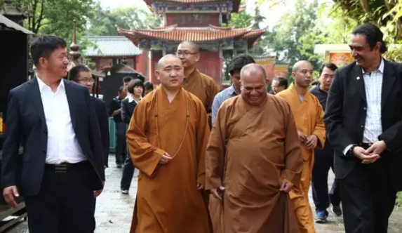 世界佛教徒聯(lián)誼會(huì)副會(huì)長(zhǎng)、世佛聯(lián)駐聯(lián)合國(guó)教科文組織使團(tuán)團(tuán)長(zhǎng)釋法寶大法師蒞臨恒益集團(tuán)指導(dǎo)