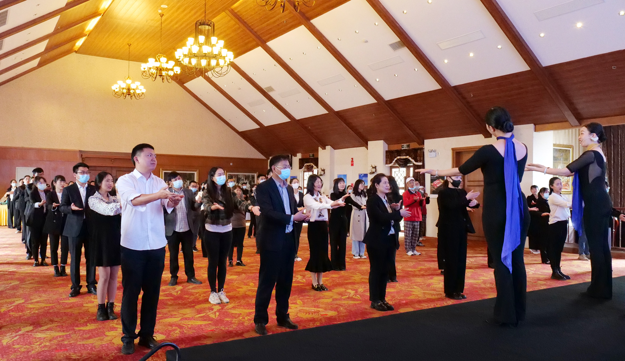 博學(xué)于文，約之以禮——恒益集團(tuán)組織“國(guó)賓禮儀”主題專場(chǎng)培訓(xùn)